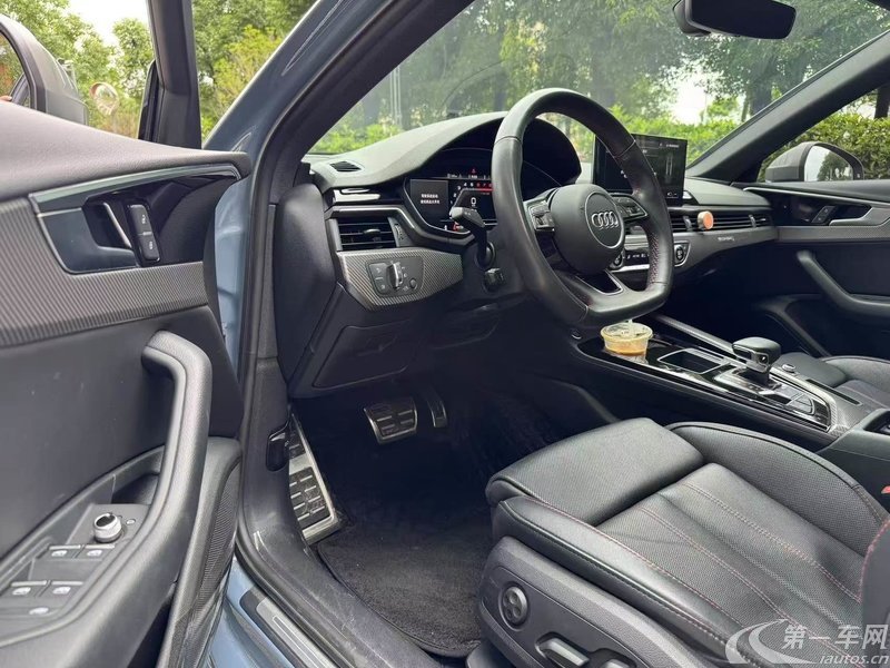 奥迪A4L 2022款 2.0T 自动 quattro-RS套件燃速型 (国Ⅵ) 
