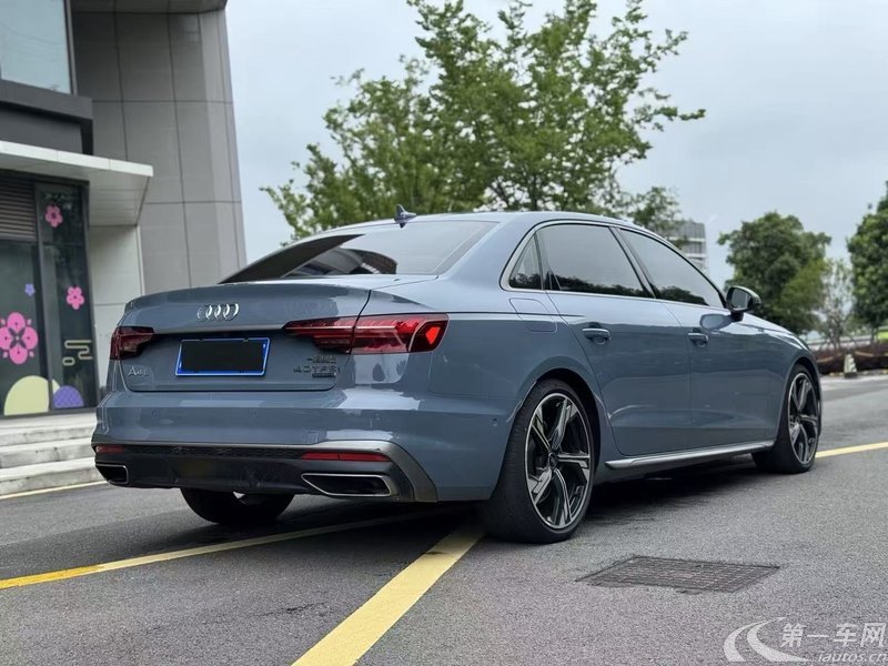 奥迪A4L 2022款 2.0T 自动 quattro-RS套件燃速型 (国Ⅵ) 