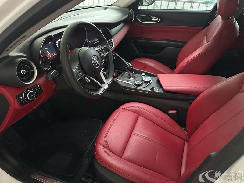阿尔法罗密欧Giulia [进口] 2017款 2.0T 自动 豪华版 