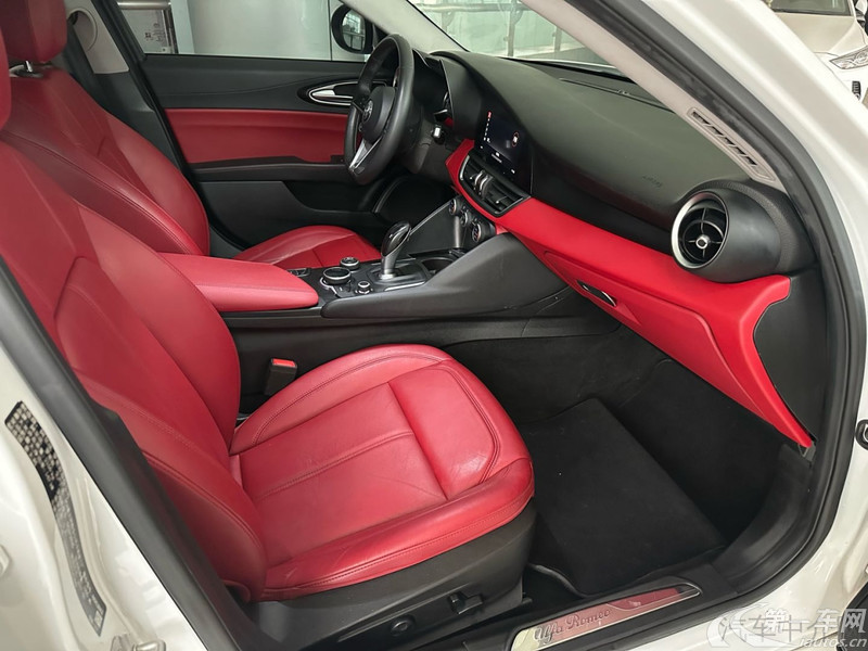 阿尔法罗密欧Giulia [进口] 2017款 2.0T 自动 豪华版 