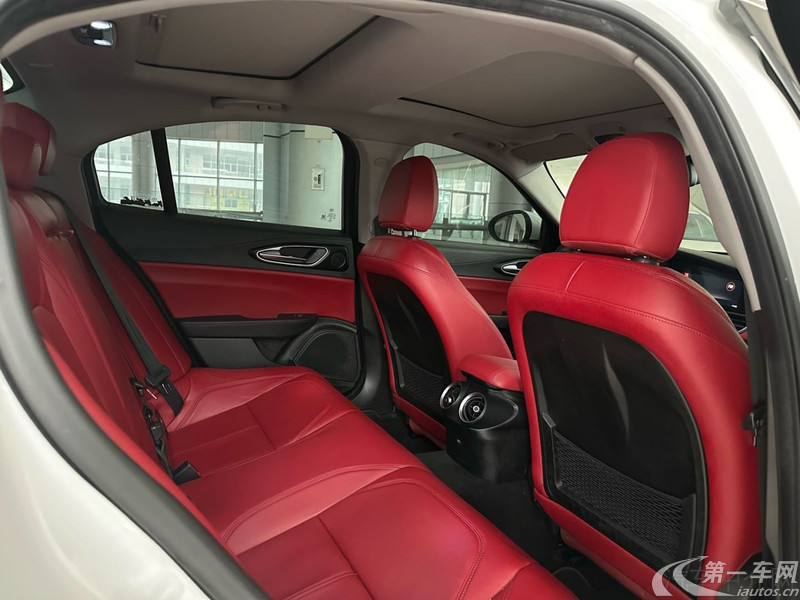 阿尔法罗密欧Giulia [进口] 2017款 2.0T 自动 豪华版 