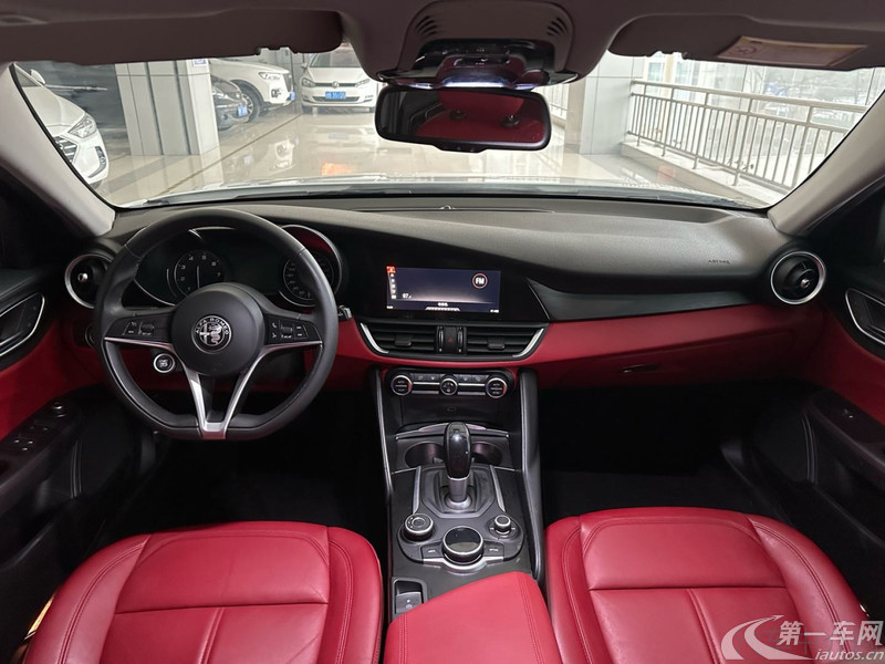 阿尔法罗密欧Giulia [进口] 2017款 2.0T 自动 豪华版 