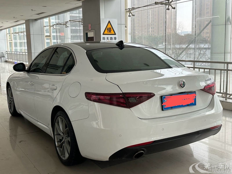 阿尔法罗密欧Giulia [进口] 2017款 2.0T 自动 豪华版 
