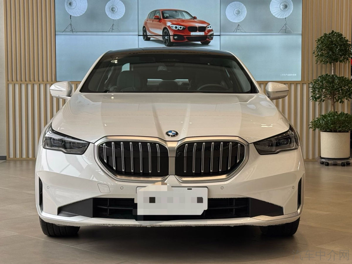 宝马5系 530Li 2024款 2.0T 自动 汽油 尊享型豪华套装 价格0万 