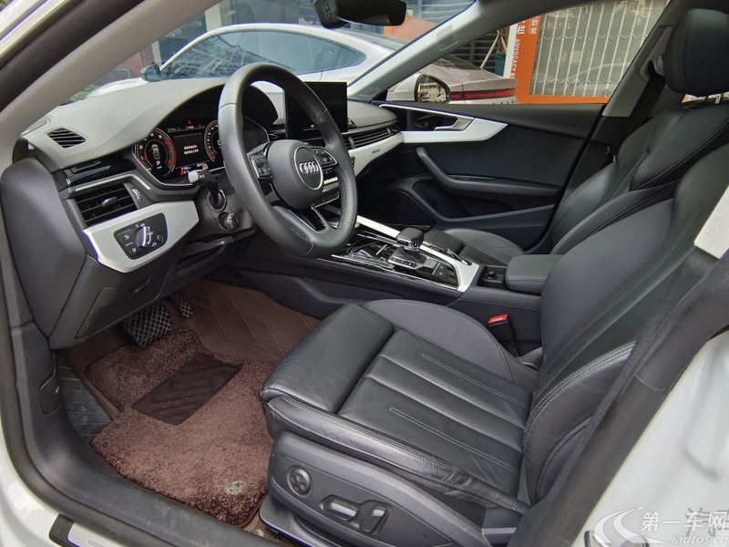 奥迪A5掀背 40TFSI 2023款 2.0T 自动 四驱 豪华动感型 