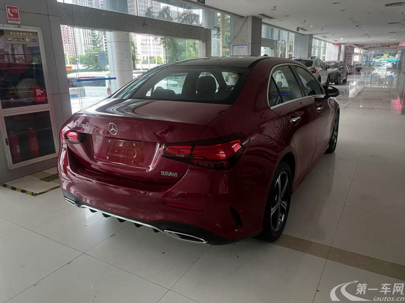 奔驰A级 A200L 2023款 1.3T 自动 时尚型 (国Ⅵ) 