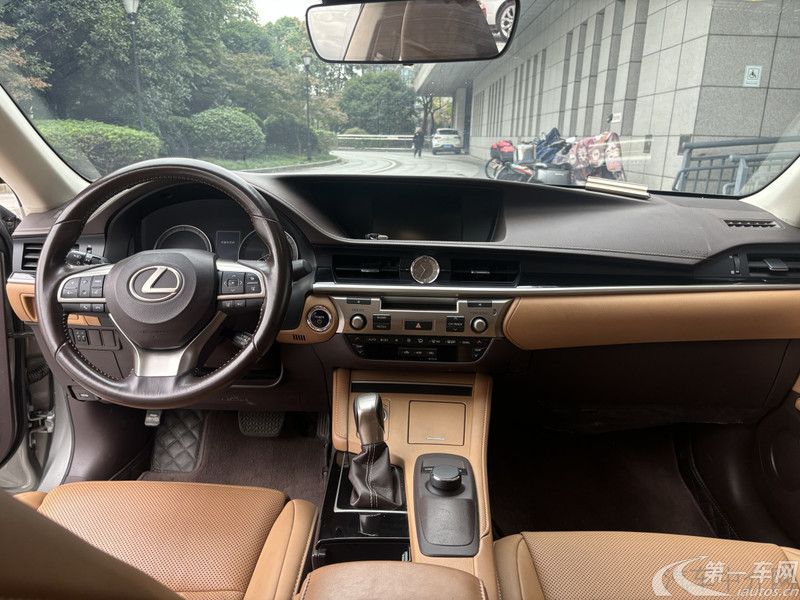 雷克萨斯ES 300h [进口] 2015款 2.5L 自动 舒适版 (国Ⅴ) 