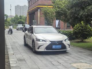 雷克萨斯ES 300h 2.5L 自动 卓越版 