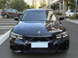 宝马3系 325i 2.0T 自动 M运动曜夜套装 