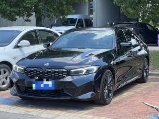 宝马3系 330i 2.0T 自动 M运动曜夜套装 