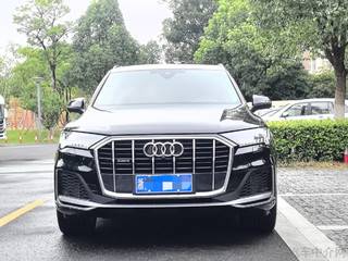 奥迪Q7 55TFSI 3.0T 自动 quattro-S尊贵型 