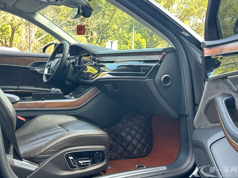 奥迪A8L 50 2019款 3.0T 自动 四驱 豪华型 