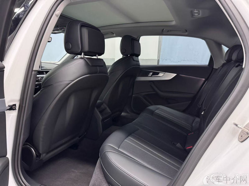 奥迪A4L 40TFSI 2024款 2.0T 自动 前驱 时尚动感型 (国Ⅵ) 