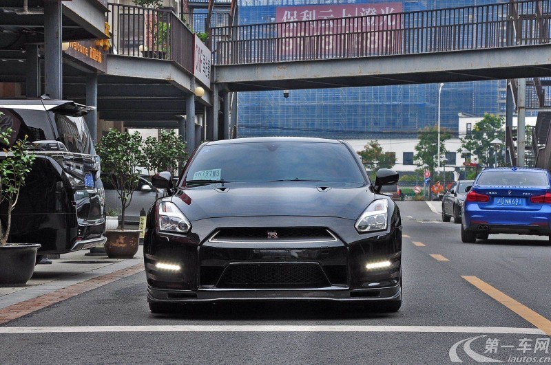 日产GT-R [进口] 2015款 3.8T 自动 豪华棕红内饰版 