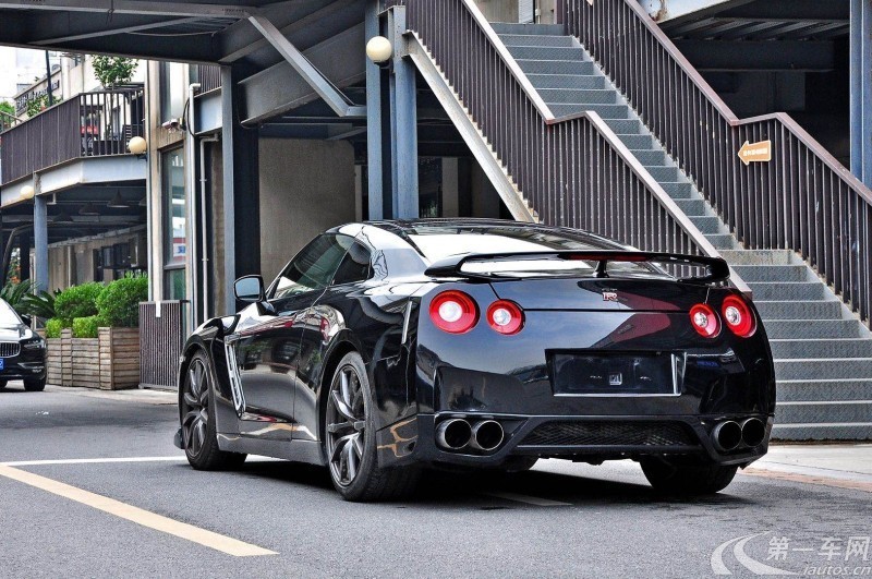 日产GT-R [进口] 2015款 3.8T 自动 豪华棕红内饰版 