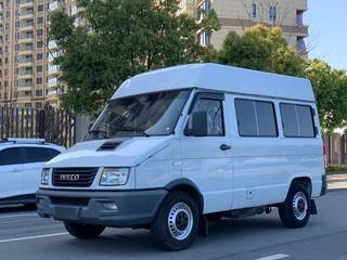 依维柯依维柯 2.8T 手动 客车中顶 