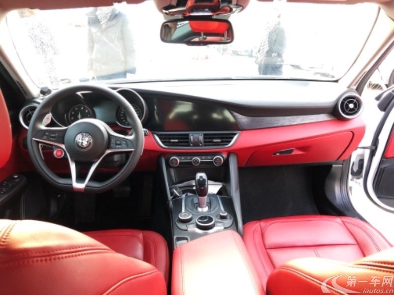 阿尔法罗密欧Giulia [进口] 2019款 2.0T 自动 豪华版 