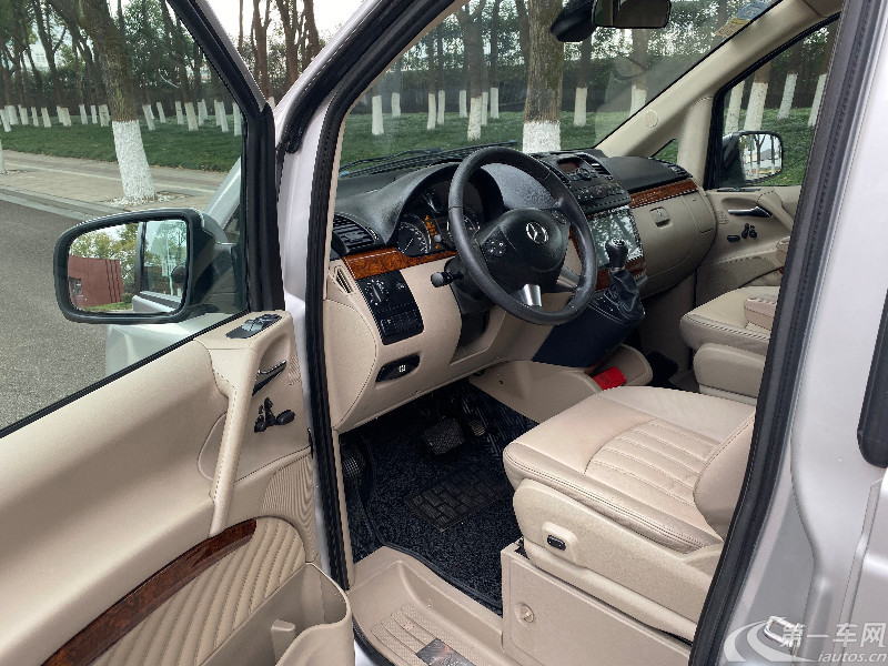奔驰唯雅诺 2012款 2.5L 自动 7座 汽油 领航版 (国Ⅳ) 