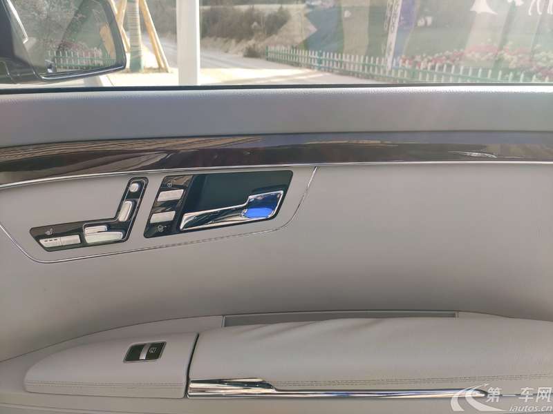 奔驰S级 S300 [进口] 2010款 3.0L 自动 汽油 尊贵型加长版 