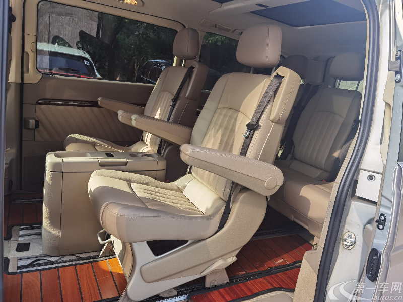 奔驰唯雅诺 2012款 2.5L 自动 7座 汽油 舒适版 (国Ⅳ) 