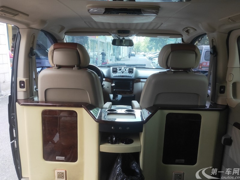 奔驰唯雅诺 2013款 3.0L 自动 7座 汽油 礼遇版 (国Ⅴ) 