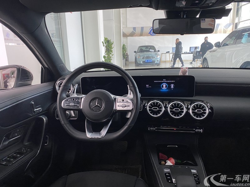 奔驰A级 A200L 2020款 1.3T 自动 改款运动轿车动感 (国Ⅵ) 