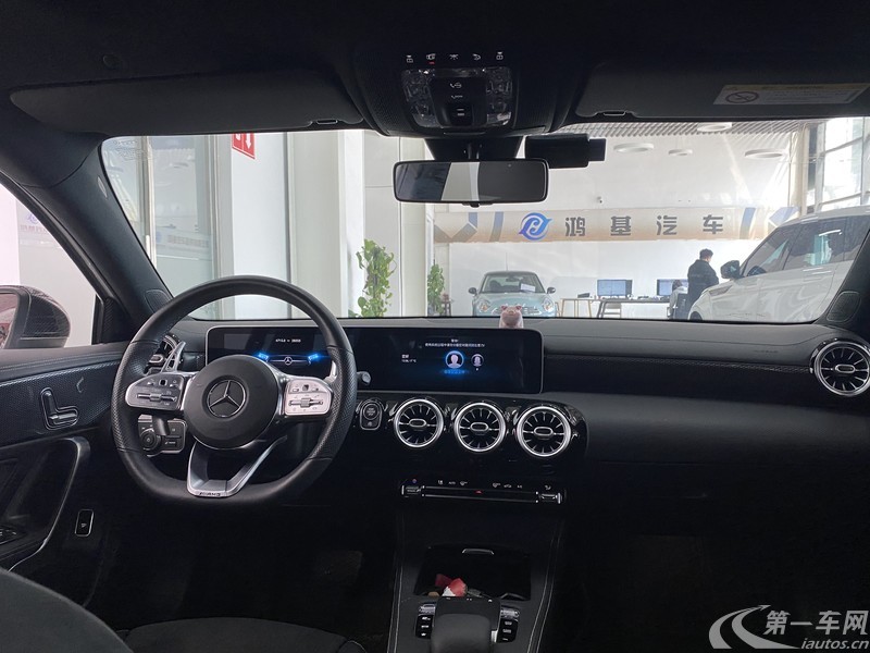 奔驰A级 A200L 2020款 1.3T 自动 改款运动轿车动感 (国Ⅵ) 