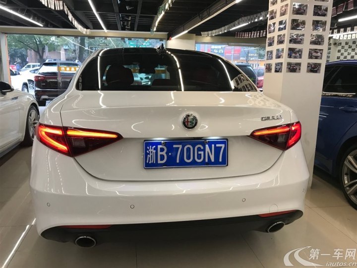 阿尔法罗密欧Giulia [进口] 2020款 2.0T 自动 豪华版 