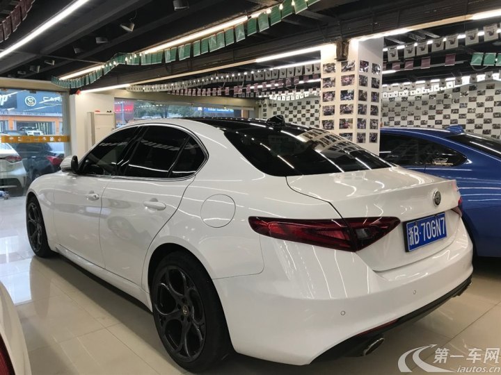 阿尔法罗密欧Giulia [进口] 2020款 2.0T 自动 豪华版 