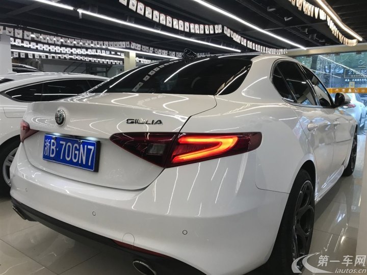 阿尔法罗密欧Giulia [进口] 2020款 2.0T 自动 豪华版 