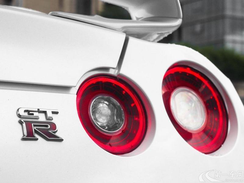 日产GT-R [进口] 2014款 3.8T 自动 豪华棕红内饰版 (欧Ⅳ) 