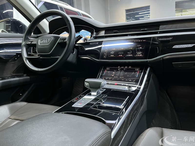 奥迪A8L 55 [进口] 2019款 3.0T 自动 汽油 尊贵型 