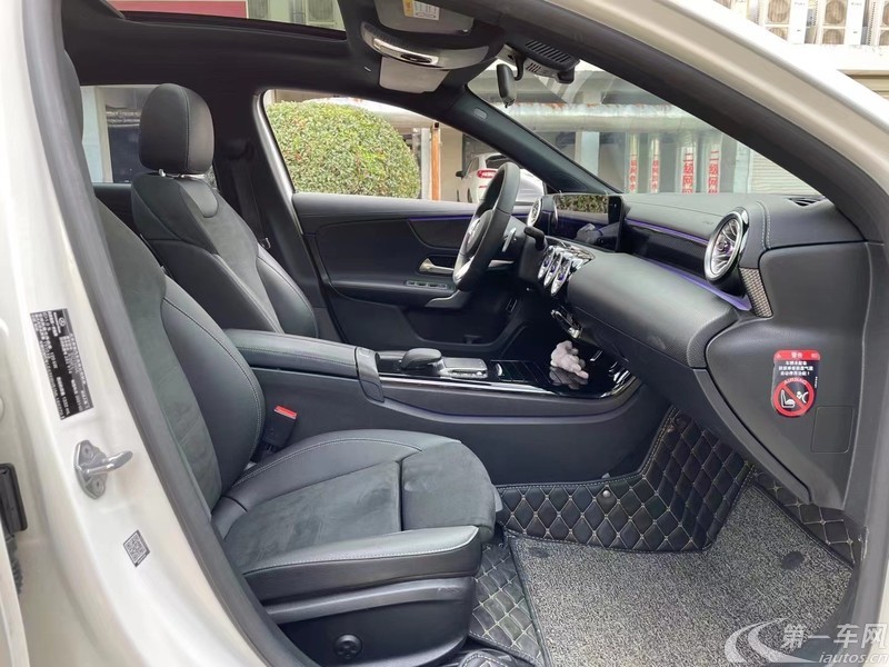 奔驰A级 A200L 2021款 1.3T 自动 运动轿车动感型 (国Ⅵ) 