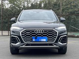 奥迪Q5L 40TFSI 2.0T 自动 时尚动感型 