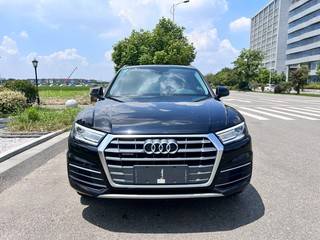 奥迪Q5L 40TFSI 2.0T 自动 荣享时尚型 