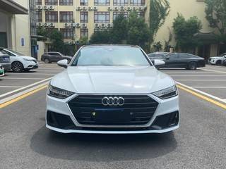 奥迪A7掀背 40TFSI 2.0T 自动 豪华型 