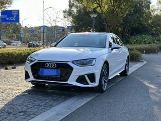 奥迪A4L 35TFSI 2.0T 自动 时尚动感型 