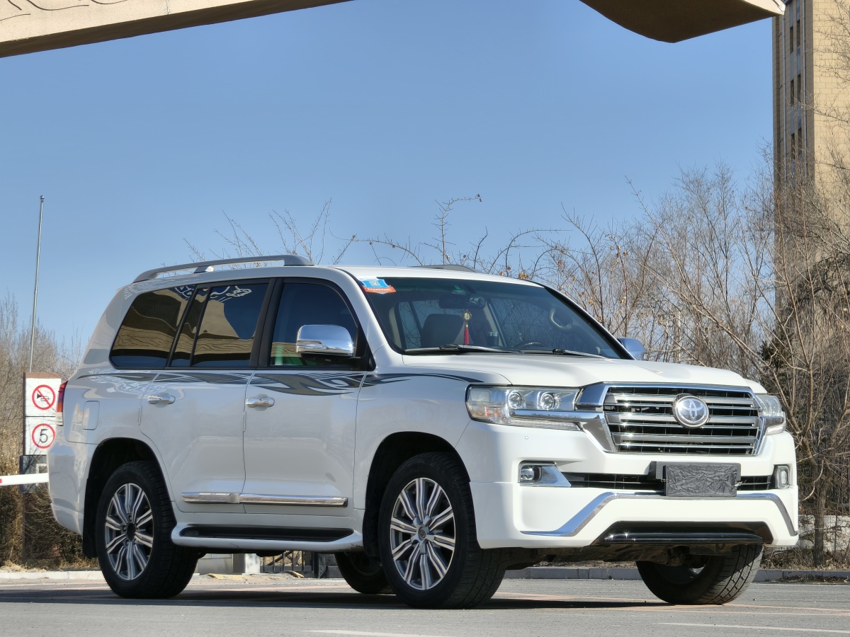 丰田陆地巡洋舰 [进口] 2015款 4.0L 自动 四驱 低配中东版平行进口价格0万 
