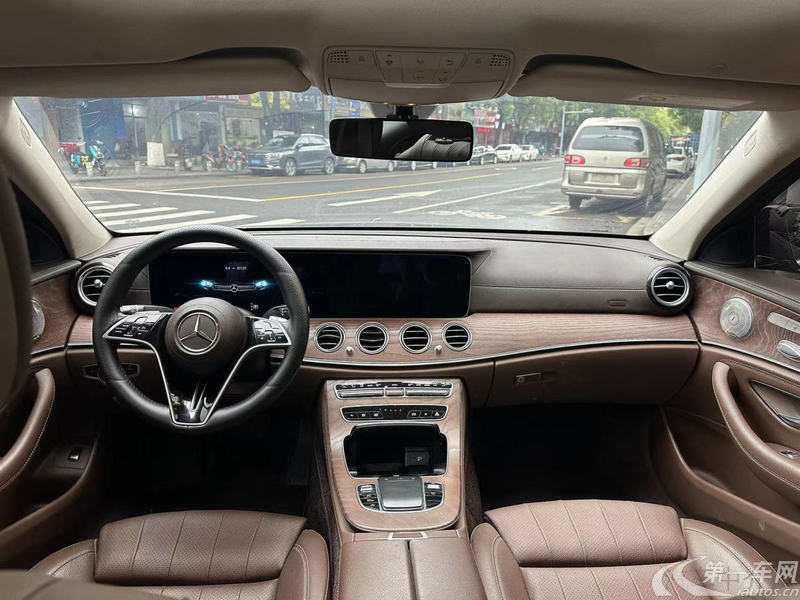 奔驰E级 300L 2022款 2.0T 自动 汽油 改款时尚型 (国Ⅵ) 