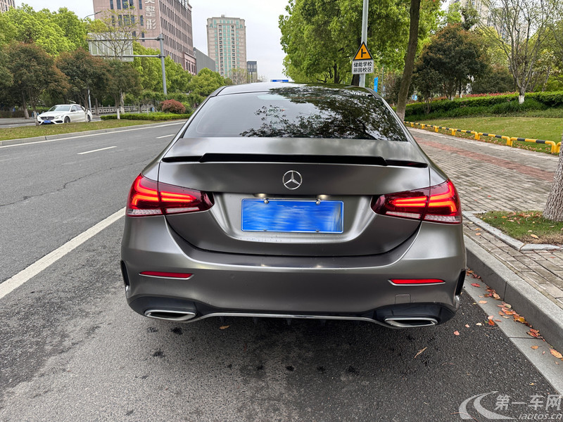 奔驰A级 A200L 2019款 1.3T 自动 改款 (国Ⅵ) 