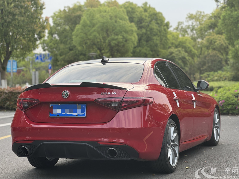 阿尔法罗密欧Giulia [进口] 2018款 2.0T 自动 豪华运动碳纤维限量版 