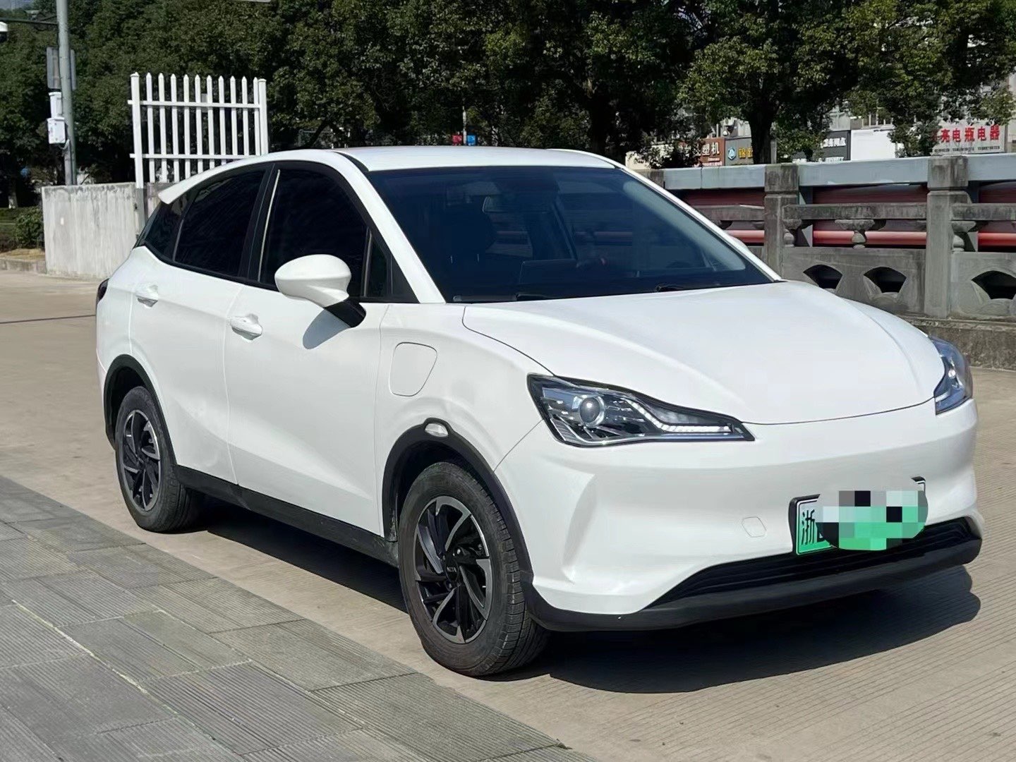哪吒V 2022款 0.0T 自动 潮400行业版价格0万 