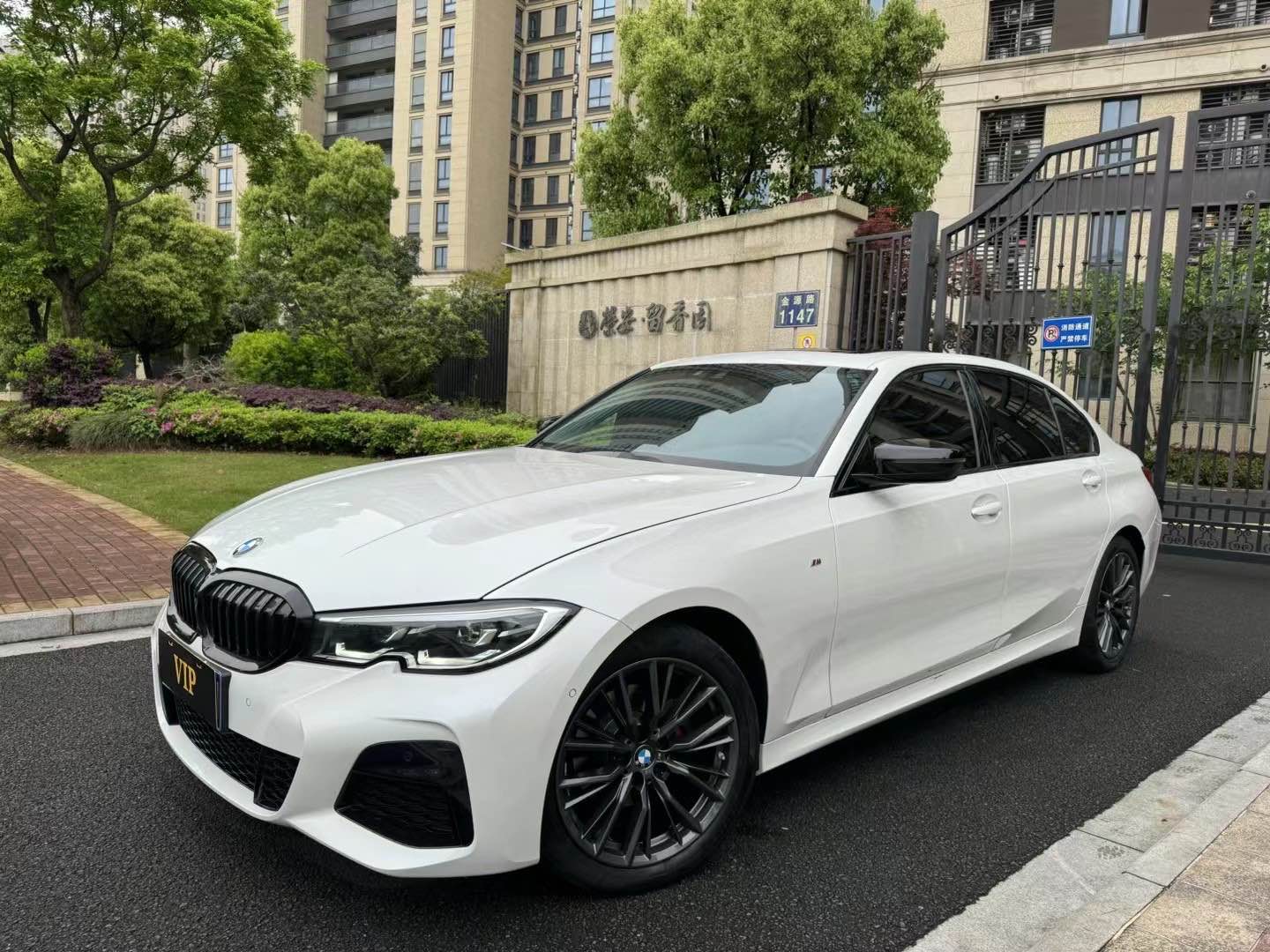 宝马3系 325Li 2022款 2.0T 自动 汽油 M运动曜夜套装 价格0万