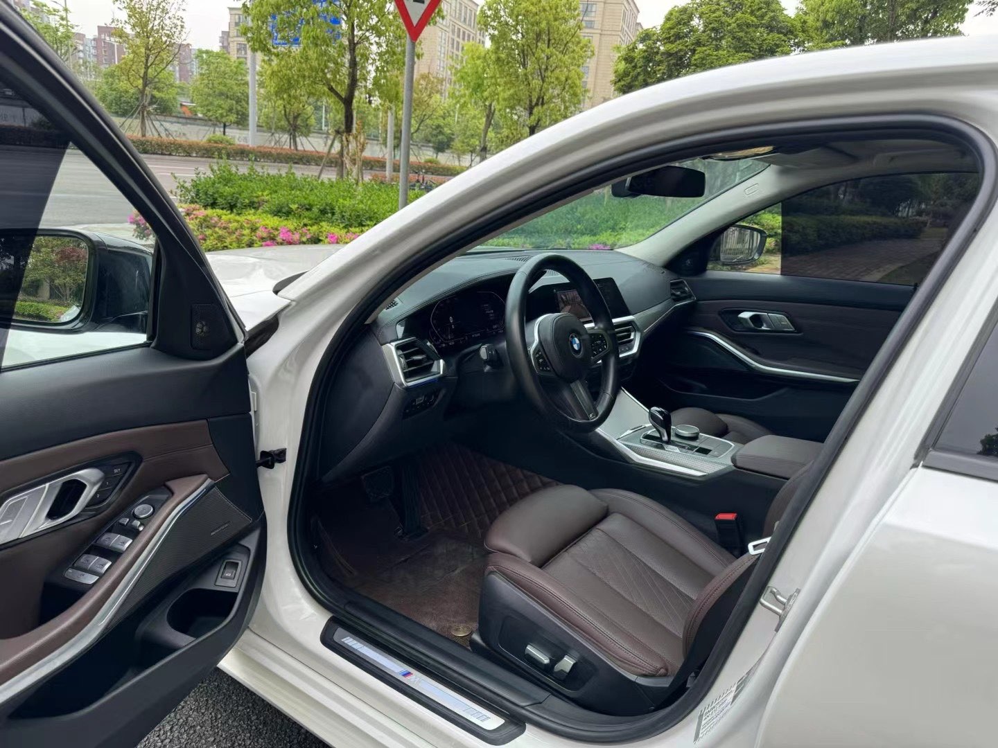 宝马3系 325Li 2022款 2.0T 自动 汽油 M运动曜夜套装 价格0万 