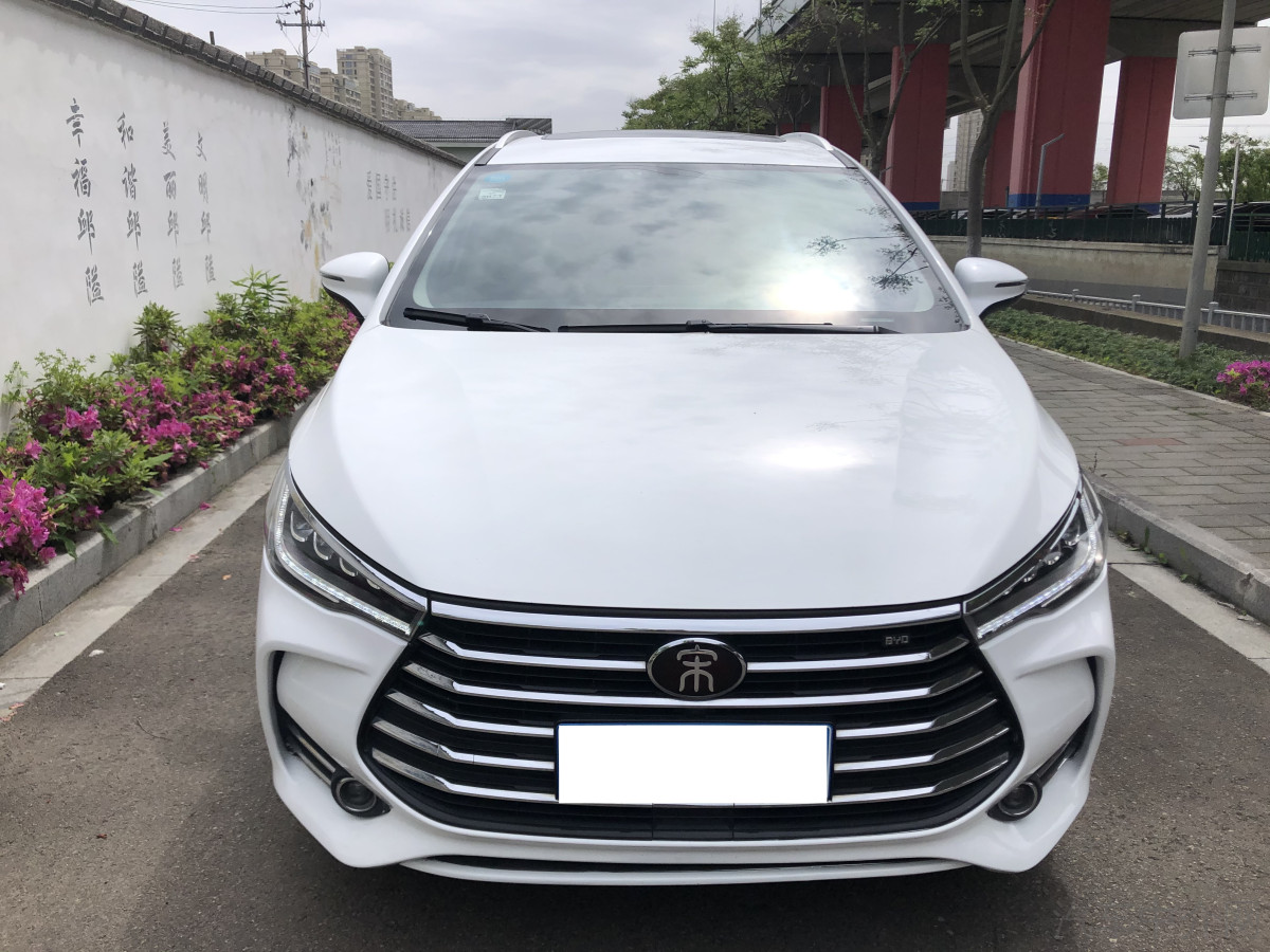 比亚迪宋MAX 2019款 1.5T 手动 前驱 智联睿逸天窗型 价格0万