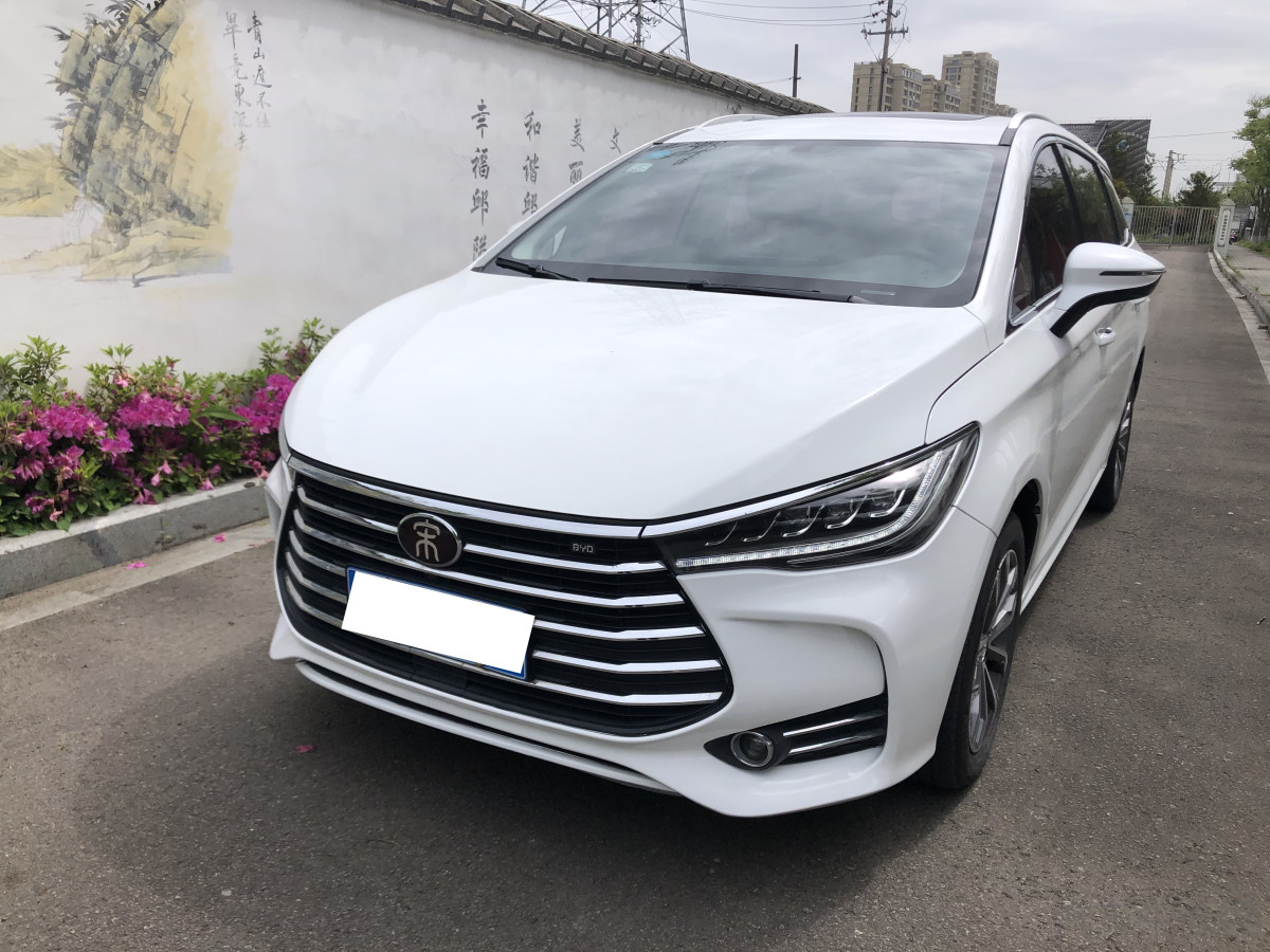 比亚迪宋MAX 2019款 1.5T 手动 前驱 智联睿逸天窗型 价格0万 
