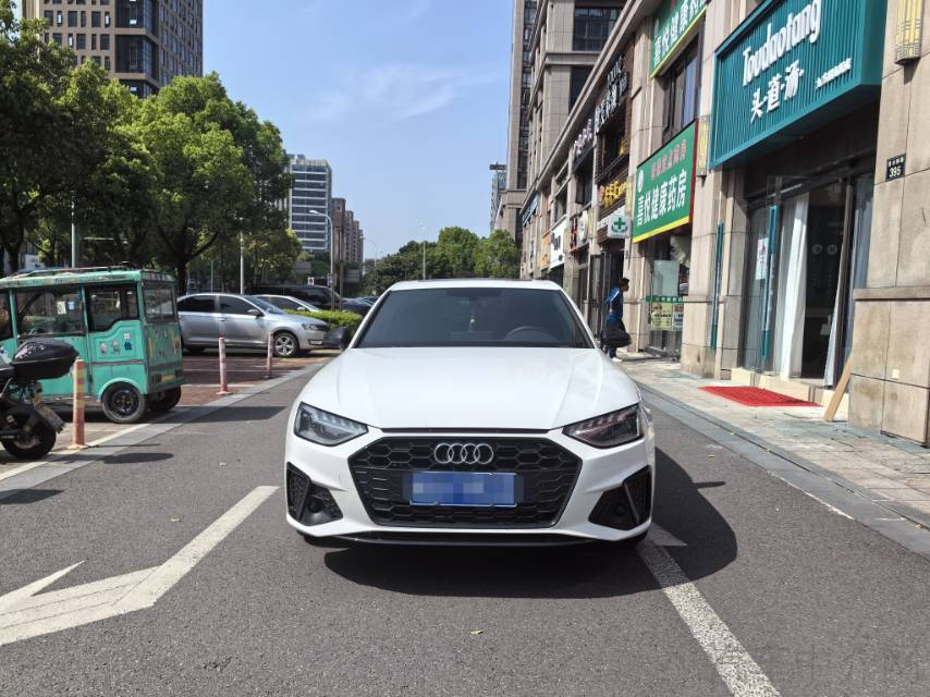 奥迪A4L 2024款 2.0T 自动 quattro臻选动感型 价格0万 