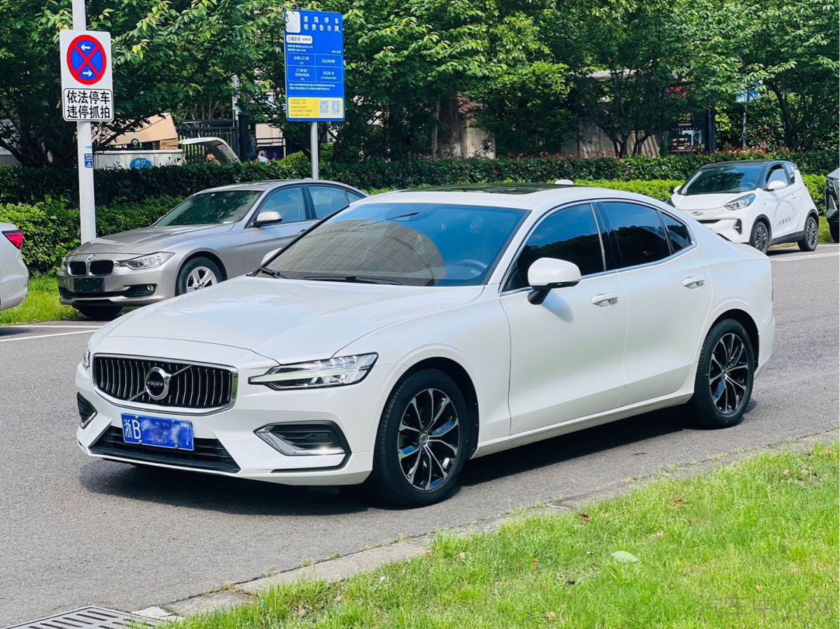 沃尔沃S60 B3 2023款 2.0T 自动 智行豪华版 价格0万 