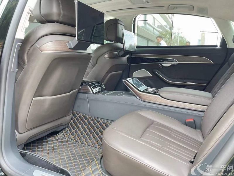 奥迪A8L Horch创始人版 [进口] 2022款 3.0T 自动 汽油 双色臻藏型 