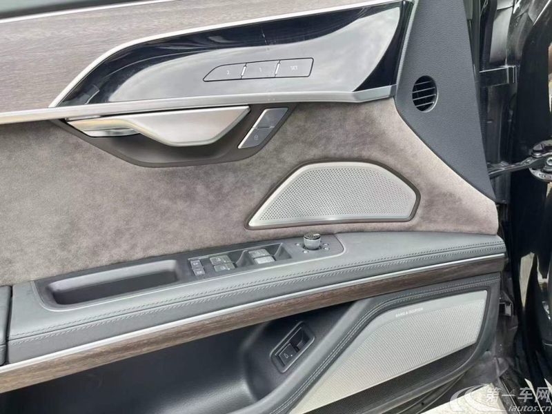 奥迪A8L Horch创始人版 [进口] 2022款 3.0T 自动 汽油 双色臻藏型 